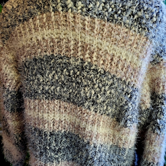 Maurices Sweater - Picture 5 of 8